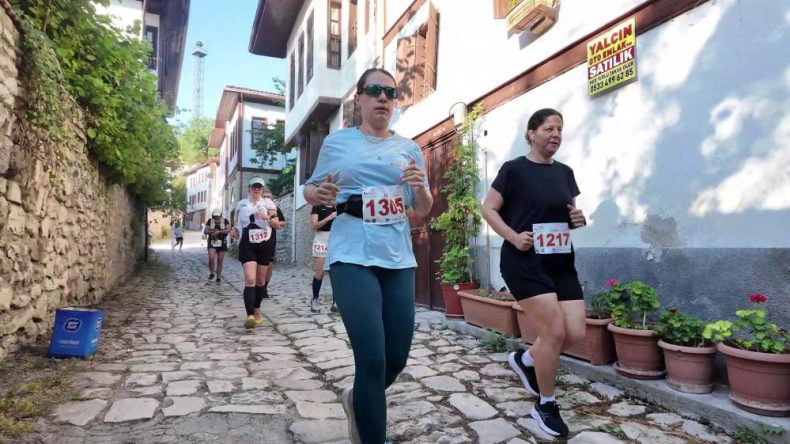 DÜNYA SPORCULARI SAFRANBOLU SOKAKLARINDA
